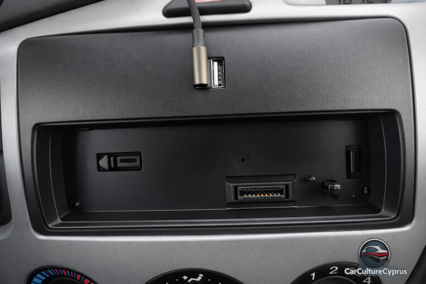 Ford Focus MK1 Single DIN Radio Frame – Center Console Trim