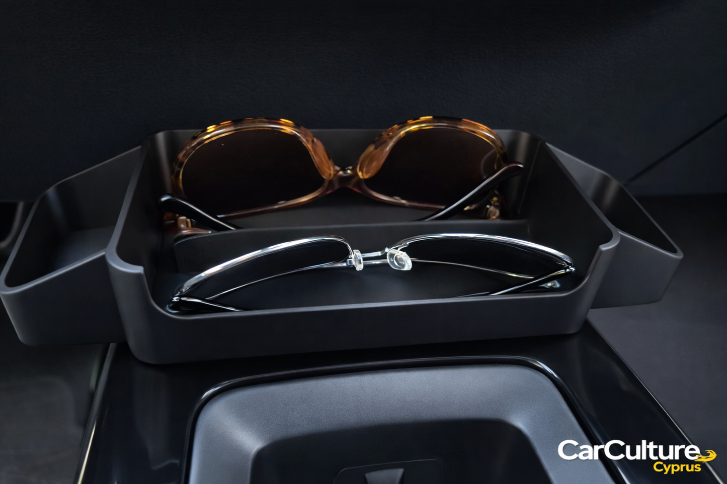 Universal Sunglasses Holder for Car Center Console – Fits VW ID.4 & Similar Consoles